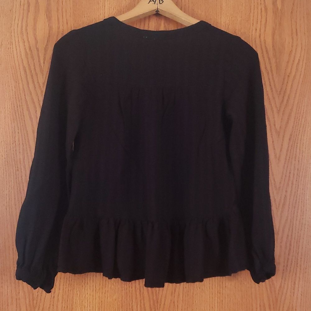 Pretty Japna Button Front Blouse w/ Ruffled Hem Sz XS - Picture 3 of 4